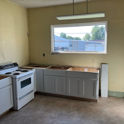 ref, stove, sink before renovations